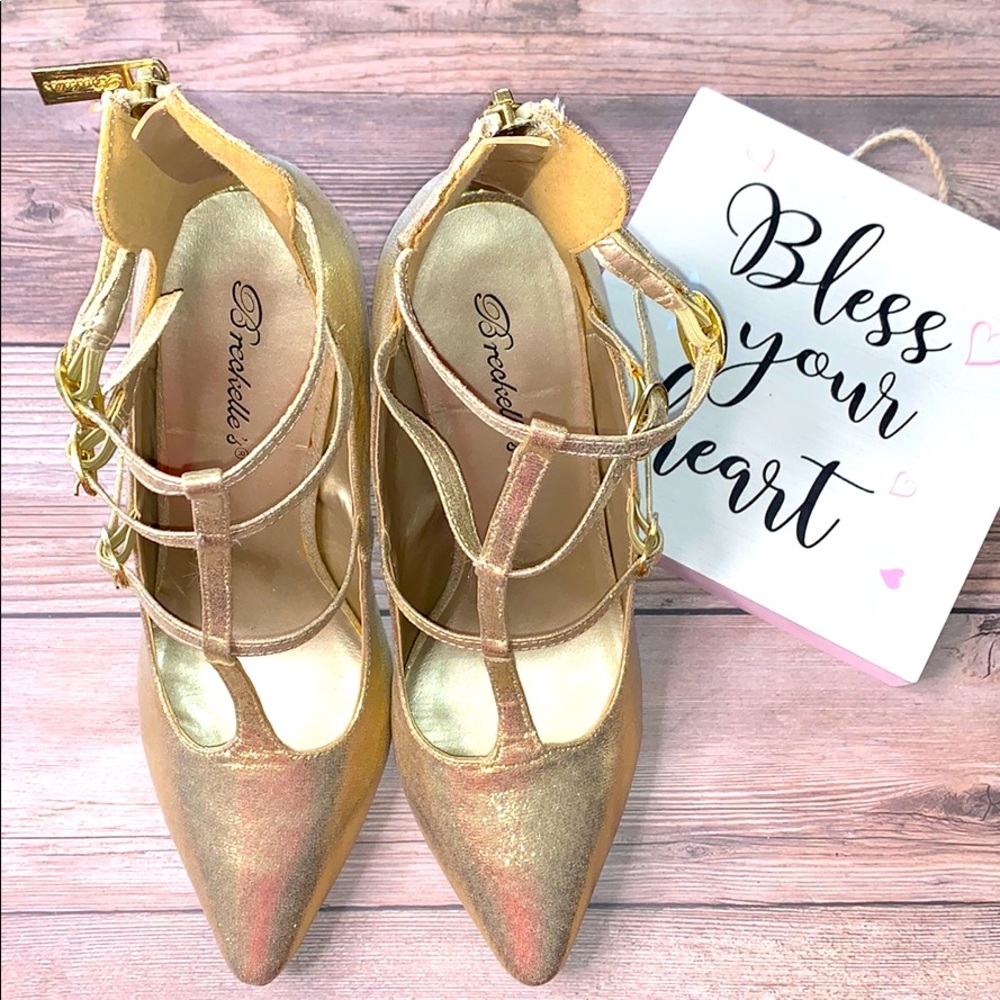Shiny 3 buckle pumps